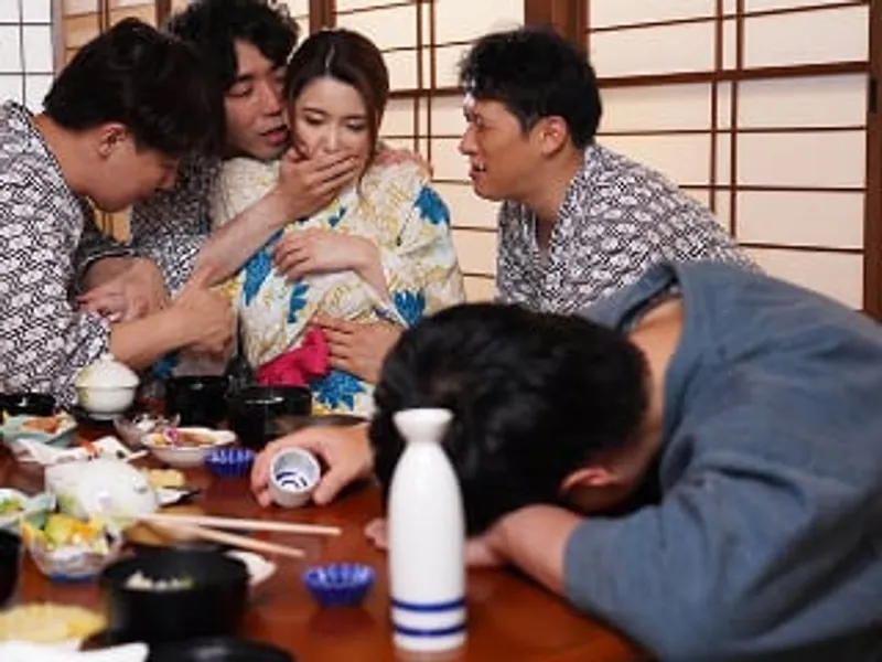 phim sex gái trung quốc thủ dâm,phim sex lon đẹp,ảnh sex tự sướng Đưa vợ đi suối nước nóng, chồng không biết vợ bị người khác địt sấp mặt